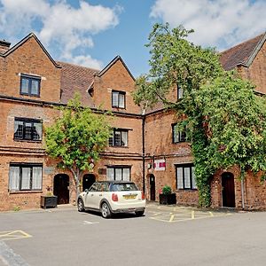 Oyo Dovecote Hotel